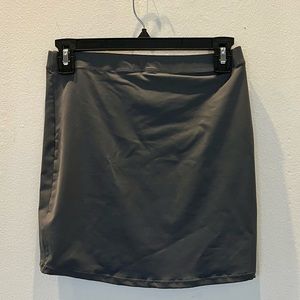 BRAND NEW SKIMS SKIRT!